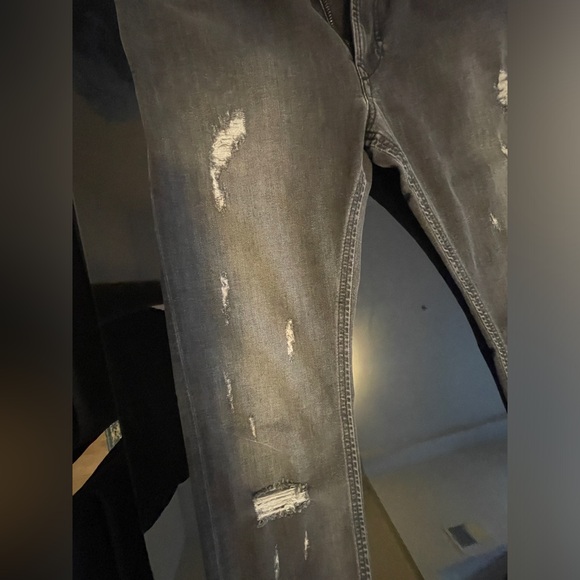 Sleek pair of Diesel black slim jeans in excellent condition - Picture 5 of 8